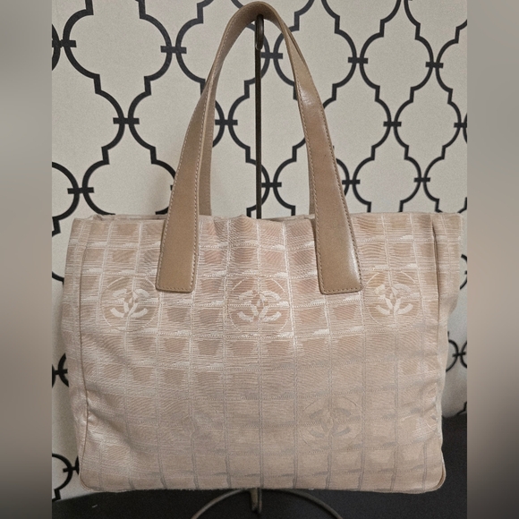 CHANEL Travel Ligne Tote - Picture 6 of 13
